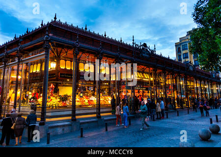 Esterno del mercato storico di San Miguel a Madrid, Spagna Foto Stock