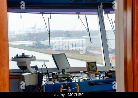 Mare del Nord Canal Amsterdam Paesi Bassi - 1 April 2018: pozzetto di navigazione su una nave da crociera crociera canal Foto Stock