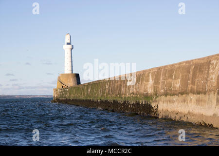 Aberdeen faro anteriore del cielo blu Foto Stock