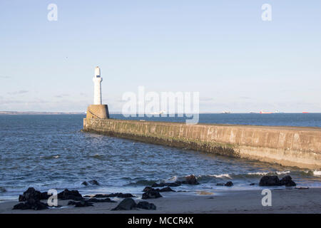 Aberdeen faro anteriore del cielo blu Foto Stock