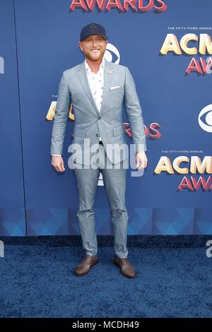 Cole Swindell presso gli arrivi per 53L'Accademia di Musica Country (ACM) Awards - Gli arrivi 3, MGM Grand Garden Arena di Las Vegas NV, Aprile 15, 2018. Foto di: JA/Everett Collection Foto Stock