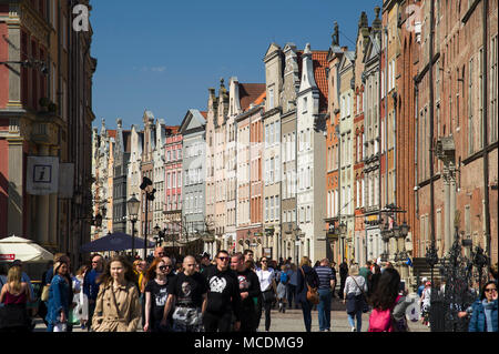 Long Lane (ulica Dluga) nella città principale nel centro storico di Danzica, Polonia. 14 aprile 2018 © Wojciech Strozyk / Alamy Stock Photo Foto Stock