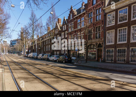 AMSTERDAM, Paesi Bassi - 20 Marzo 2018 : strette strade di Amsterdam a soleggiata giornata di primavera. Foto Stock