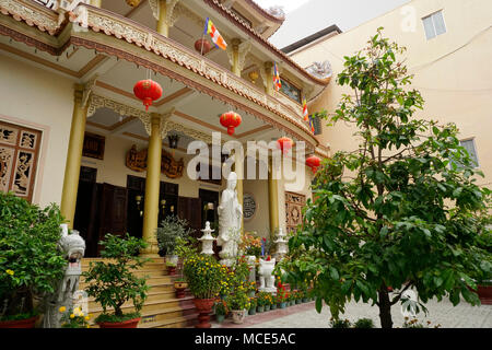 Signora Buddha al di fuori dell'Chùa Thiên Hòa tempio, Nha Trang, Vietnam Foto Stock
