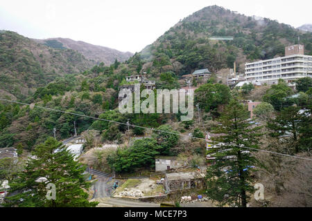 Nagoya, Giappone - Mar 16, 2018. Case sulla collina al misty giorno in Nagoya, Giappone. Foto Stock