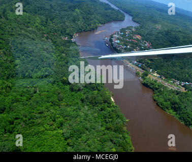 La vista del fiume Barito nel Borneo da sopra Foto Stock