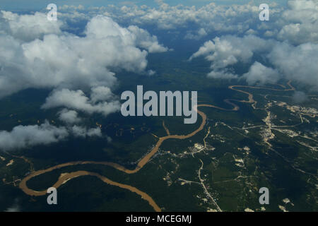 La vista del fiume Barito nel Borneo da sopra Foto Stock