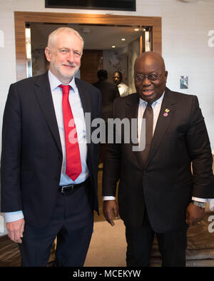 Leader laburista Jeremy Corbyn (sinistra) incontra il Presidente del Ghana, Nana Akufo-Addo durante il primo giorno di questo anno la dei capi di governo del Commonwealth riuniti a Londra. PRESS ASSOCIATION lunedì 16 aprile 2018. PA Photo credit dovrebbe leggere: Stefan Rousseau/PA FILO Foto Stock