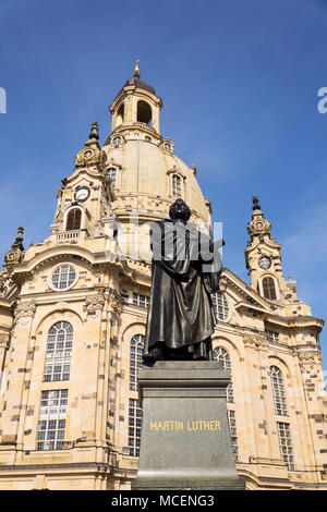 Statua di Martin Lutero di fronte la Frauenkirche di Dresda, Germania Foto Stock