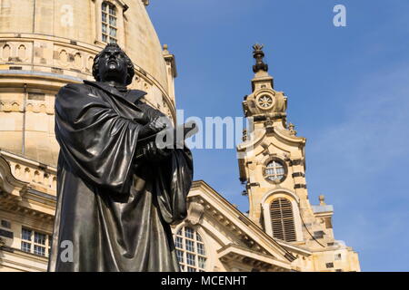 Statua di Martin Lutero di fronte la Frauenkirche di Dresda, Germania Foto Stock