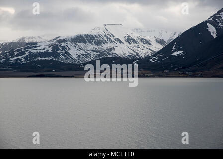 Pyramiden è stato un insediamento per circa mille persone sulle Svalbard, un arcipelago nell'Oceano Artico. Fondata come una miniera di carbone città fondata nel 1910 b Foto Stock