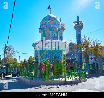 RAYEN, IRAN - 16 ottobre 2017: Santuario della guerra Iran-Iraq Martire si trova accanto alla moschea Jameh nel centro della città, il 16 ottobre in Rayen. Foto Stock