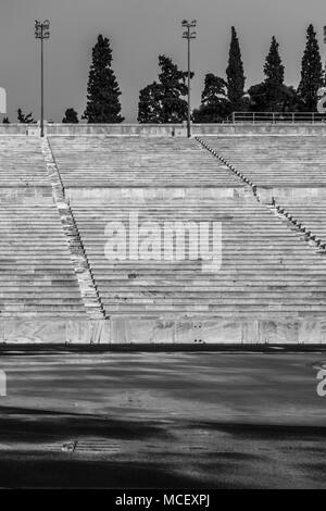 Vista parziale di Panathinaiko Stadium posti sotto la luce del sole, Atene, Grecia, Europa Foto Stock