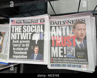 Le prime pagine dei giornali tabloid di New York di mercoledì 11 aprile 2018 riportano la testimonianza del fondatore di Facebook Mark Zuckerberg nei giorni precedenti davanti ad una commissione del Senato relativa allo scandalo dei dati Cambridge Analytica e all'interferenza russa nelle elezioni del 2016. (© Richard B. Levine) Foto Stock