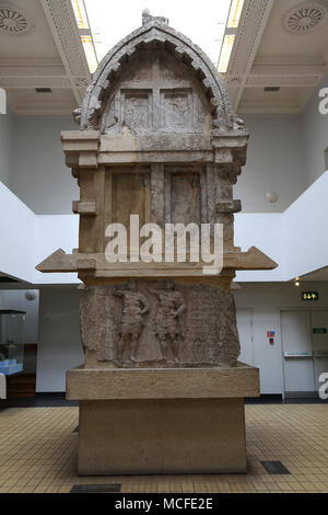 Epoca Greca. Payava tomba. 375-362 A.C. Calcare con sculture in rilievo. Lycian iscrizioni. Lycia, Turchia. British Museum. Londra. Foto Stock