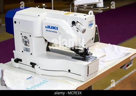 La Juki macchina per cucire industriale Foto Stock