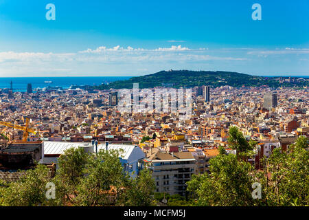 Scenic panorama di Barcellona dal Parc Guell, Spagna Foto Stock