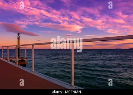 Pier. Vista del tramonto dal Molo a Estepona. Foto Stock