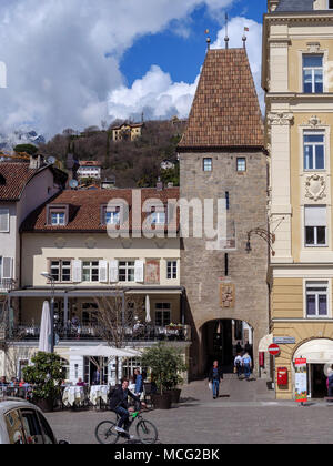 Bolzano, porta 15. c., Meran-Merano, provincia Bozen-South Tirolo, Italia Foto Stock