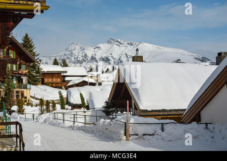 Piccolo villaggio di Murren nelle Alpi Svizzere Foto Stock