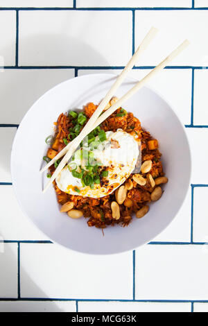 Cerdo adobado y arroz frito con kimchi (carne di maiale adobada con kimchi riso fritto) Don Ramen, Telefónica Gastro Park Tijuana, Baja California, Messico Foto Stock