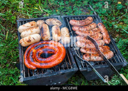 Mini picnic grill, ideale per viaggiatori con zaino in spalla, Quito Ecuador Foto Stock