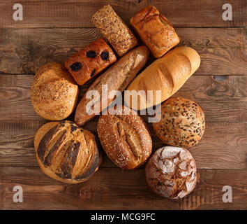 Il pane e i panini al giorno d'oggi si verificano in molti tipi e forme non solo in Polonia ma in tutto il mondo. Foto Stock