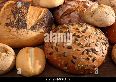 Il pane e i panini sono molti tipi di pane, i sapori e le forme che possono essere trovati in prodotti da forno e i negozi di alimentari non solo in Polonia ma in tutto il mondo. Foto Stock