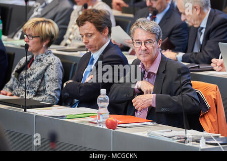 Coira, Svizzera, 16 aprile 2018. Patrik Degiacomi e battere Deplazes durante il mese di aprile 2018 sessione in Gran consiglio del Cantone dei Grigioni a Coira Credito: Rolf Simeone/Alamy Live News Foto Stock