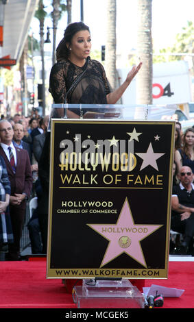 Hollywood, CA. Xvi Apr, 2018. Eva Longoria ha onorato con la stella sulla Hollywood Walk of Fame in Hollywood, la California il 16 aprile 2018. Credito: Faye Sadou/media/punzone Alamy Live News Foto Stock
