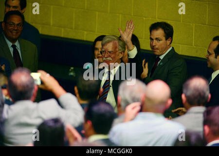 Hialeah, FL, Stati Uniti d'America. Xvi Apr, 2018. Consigliere per la sicurezza nazionale John Bolton assiste gli Stati Uniti Presidente Trump tavola rotonda sui tagli fiscali riforma per Florida le piccole imprese a Bucky Dent Park palestra su Aprile 16, 2018 in Hialeah, Florida. Credito: Mpi10/media/punzone Alamy Live News Foto Stock