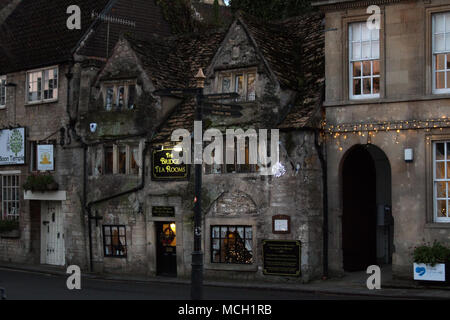 Il ponte sale da tè in Bradford on Avon al crepuscolo, Wiltshire, Inghilterra, Regno Unito Foto Stock