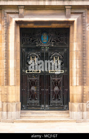 Le porte alla legge sui tribunali Afred Gelder Street a Kingston-upon-Hull, East Yorkshire, Inghilterra. Il 27 agosto 2007. Foto Stock