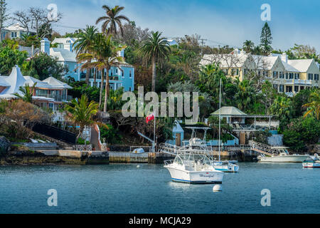 Barche più lungo il litorale di Bermuda. Foto Stock