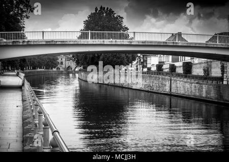 Pont des Trous e passerella sul fiume di Tournai, in Belgio Foto Stock