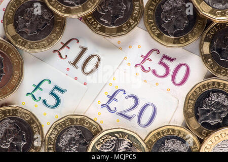 File foto datata 26/01/18 del denaro nel Regno Unito, come la sterlina ha raggiunto il suo livello più alto rispetto al dollaro USA poiché la votazione Brexit come un debole greenback e di una prospettiva di breve termine Aumento dei tassi d interesse da parte della Bank of England ha sostenuto la valuta britannica. Foto Stock