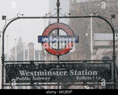 Mini Bestia da est come la neve torna a colpire parti di West London. Dotato di: atmosfera, vista in cui: London, England, Regno Unito quando: 17 Mar 2018 Credit: Wheatley/WENN Foto Stock