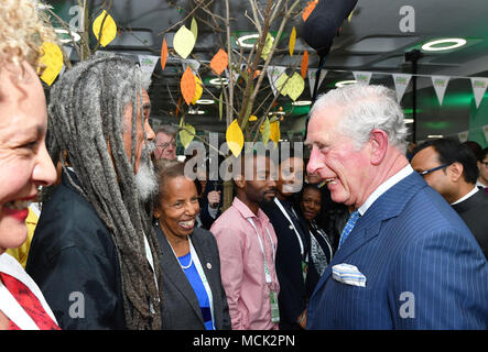 Il Principe di Galles trattative per gli ospiti come frequenta il Commonwealth Big Pranzo presso la Queen Elizabeth II Conference Centre di Londra durante i capi di governo del Commonwealth riuniti al vertice biennale. Foto Stock