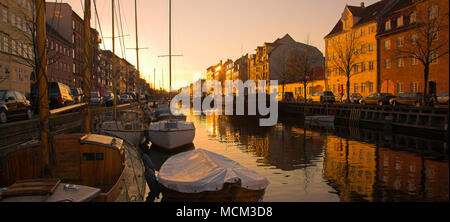 Copenhagen, Danimarca - 15 dicembre 2007: Tramonto nel quartiere Christianshavn, Copenaghen Foto Stock