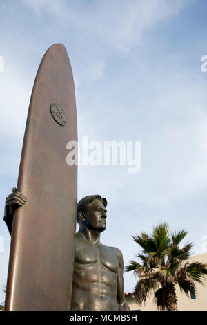 Statua del surfista a Imperial Beach, San Diego, California, Stati Uniti d'America Foto Stock