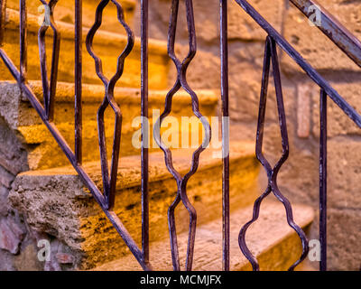 Scena di strada nella città di Pitigliano in Umbria, Italia Foto Stock