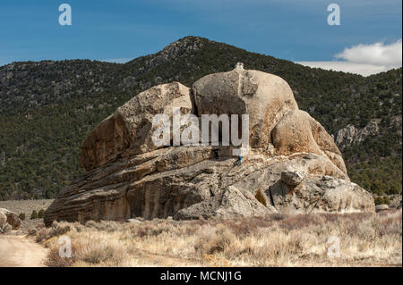 Camp Rock nella città di rocce, una sosta sulla California (carro) Trail. Ci sono riferito della Pioneer nomi contrassegnati con carro grasso su questo roc Foto Stock