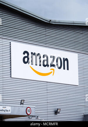 Amazon Logistics, Centro di distribuzione, Theale, Reading, Berkshire, Inghilterra, Regno Unito, GB. Foto Stock