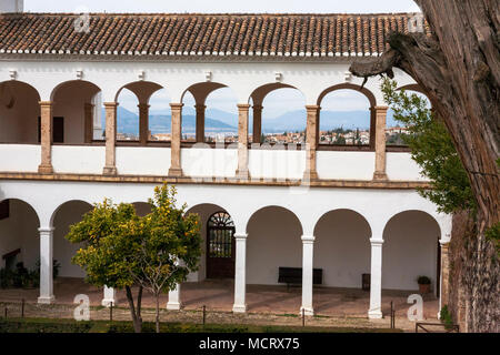 Il porticato del Pabellón Norte (Padiglione Nord) nella parte anteriore del Patio de los Cipreses, Palacio del Generalife, La Alhambra di Granada Foto Stock