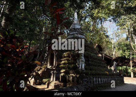 Pietra pagoda chedi al tempio Wat Pha Lat, Chiang Mai, Thailandia Foto Stock