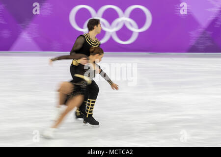 Motion Blur azione di Alisa Agafonova/Alper Ucar (TUR) nel pattinaggio di figura - danza su ghiaccio gratuita presso i Giochi Olimpici Invernali PyeongChang 2018 Foto Stock