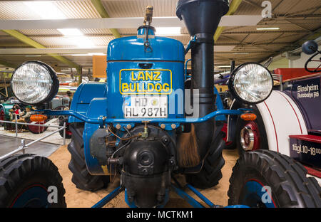 Blue Bulldog Lanz old-timer trattore, Auto & Technikmuseum Sinsheim, Germania Foto Stock