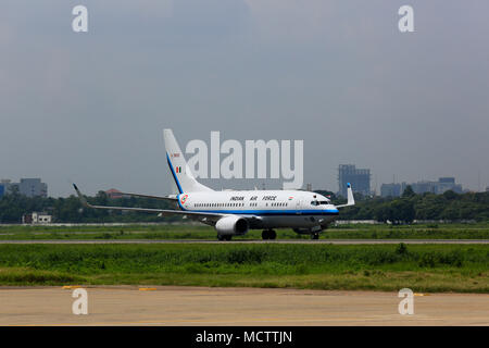 Forza aerea indiana aeromobile "Rajdoot' a Hazrat Shahjalal International Airport. Dacca in Bangladesh Foto Stock