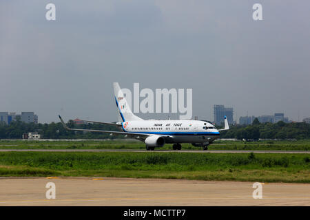 Forza aerea indiana aeromobile "Rajdoot' a Hazrat Shahjalal International Airport. Dacca in Bangladesh Foto Stock