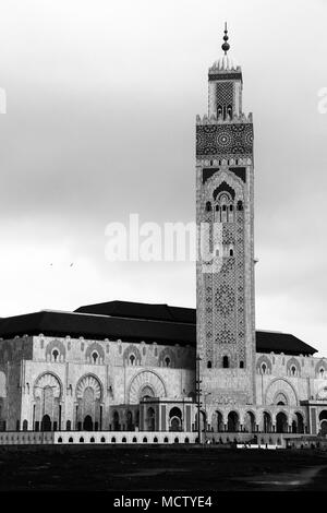 Vecchia immagine in bianco e nero della moschea di Hassan II a Casablanca, Marocco Foto Stock